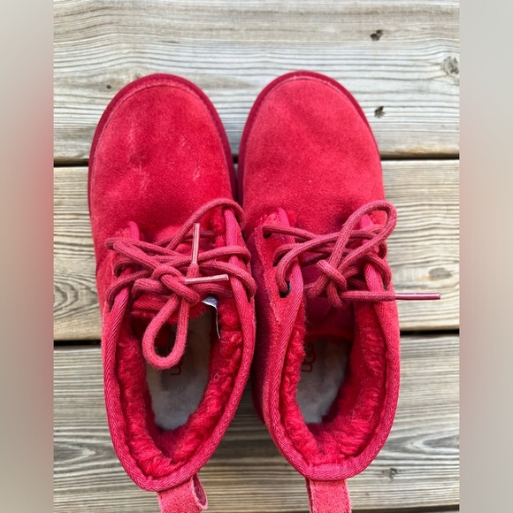 UGG Red Chukka Neumel Boots Red Suede Shearling Fur Lined Women’s Sz 6 - Picture 3 of 11
